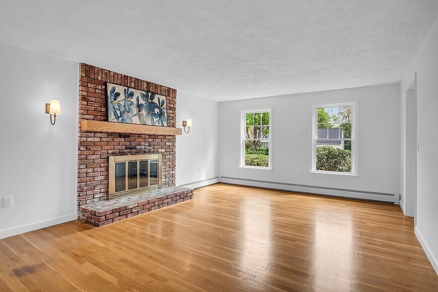 Building Photo - 8 Lantern Ln