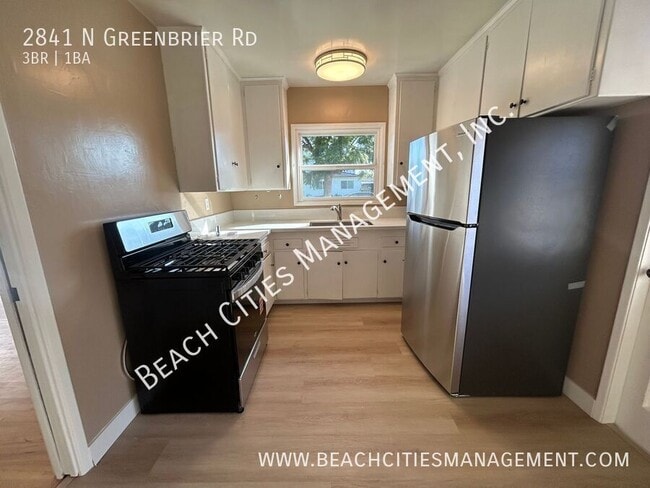 Building Photo - 2841 N Greenbrier Rd