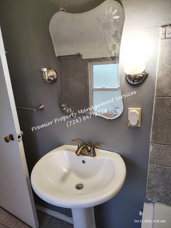 Building Photo - 2051 Broadhead Fording Rd