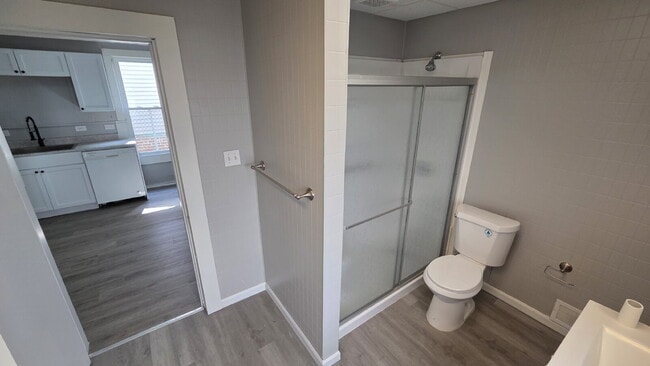 Building Photo - "3 Bedroom Beautifully Updated home on West 81st Street!"