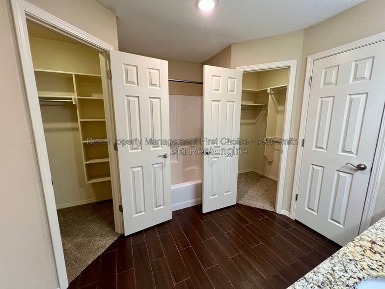 Building Photo - 507 Ridge Point Dr