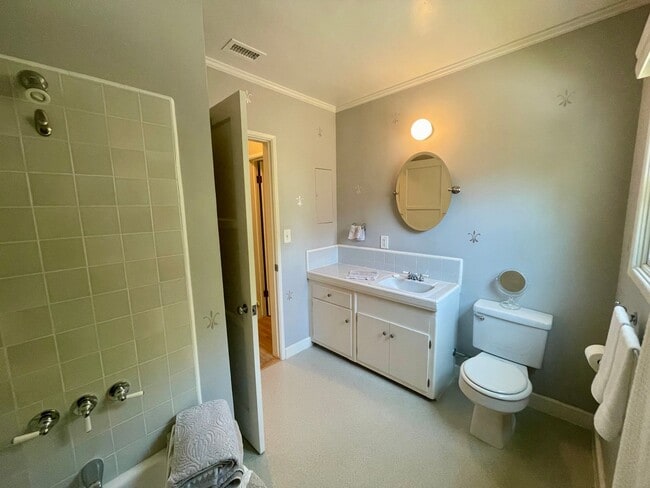 Building Photo - Charming San Roque Home on Quiet Cul de Sa...