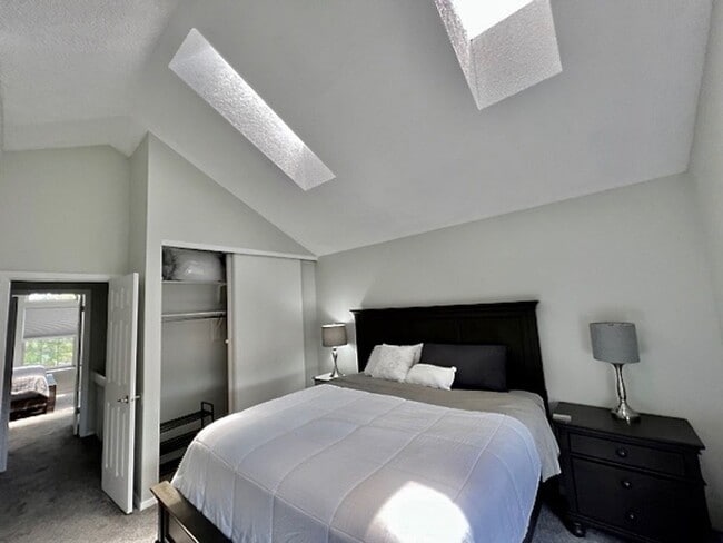 Building Photo - FURNISHED Two Bedroom Two Bath Condo on th...