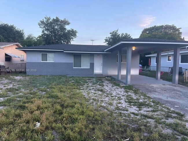Building Photo - 2620 NW 14th Ct