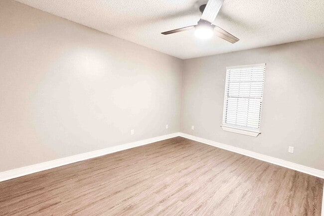 Building Photo - Charming 3-Bedroom Home with In-Ground Pool & Fenced Yard