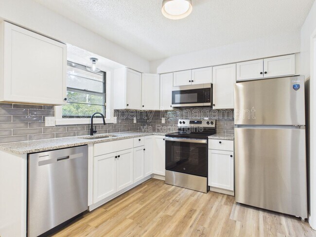 Building Photo - 8622 E 108th Terrace