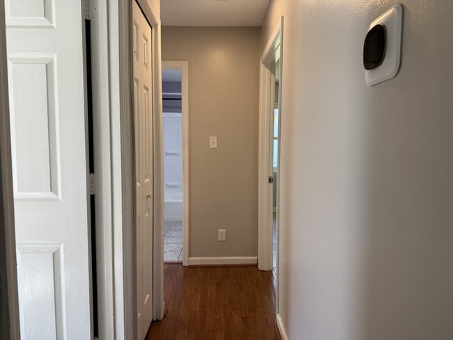 Building Photo - 122 Longleaf Cir