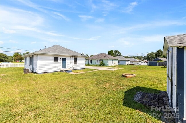 Building Photo - 1525 Perfection Ave