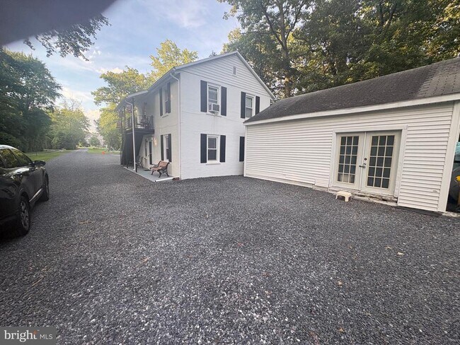 Building Photo - 317 South Dr