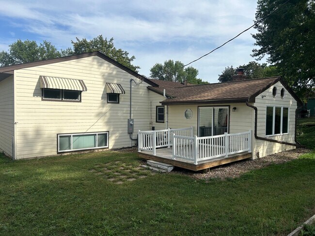 Building Photo - 2013 S Hawthorne Ave