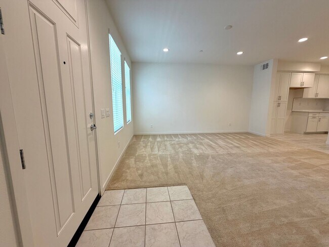 Building Photo - Charming 3bed 2.5 bath Simi Valley Home