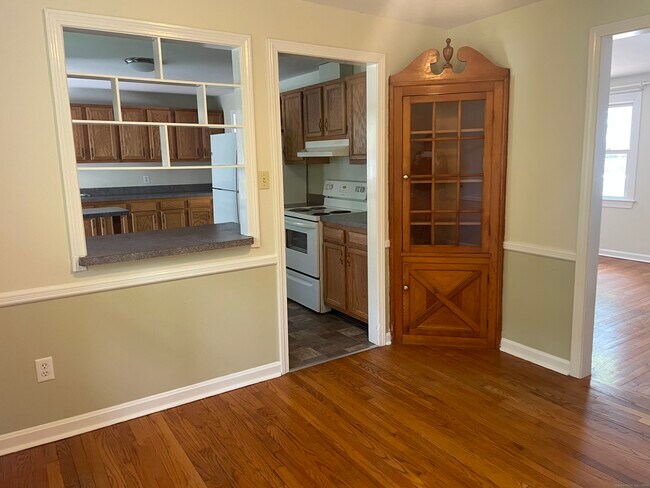 Building Photo - 85 Valley Rd