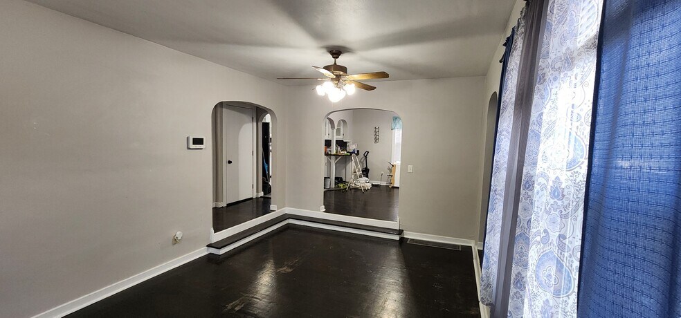 Building Photo - 1748 W Grand Ave