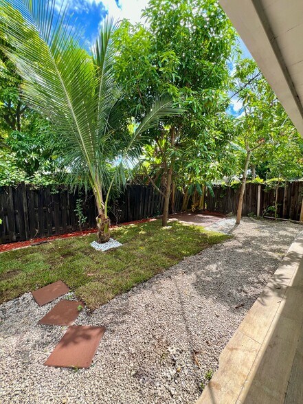 Building Photo - 7021 SW 19th Mnr