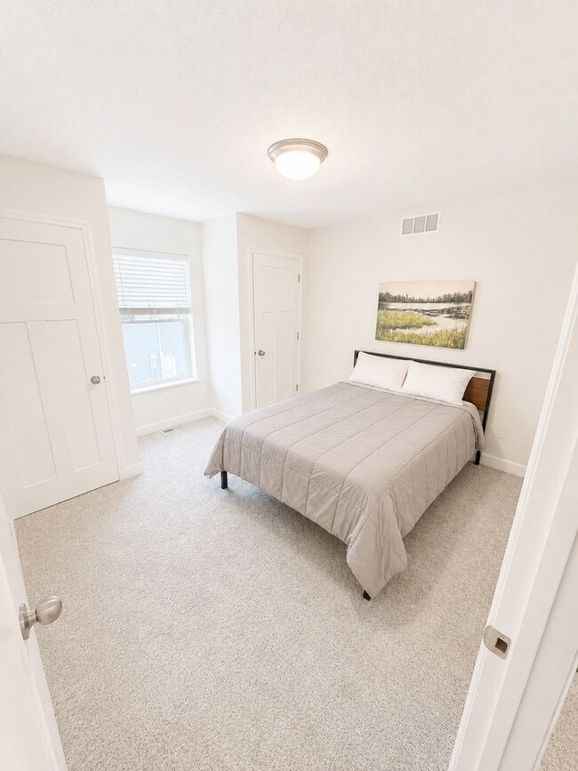 Building Photo - 9484 Bridle Way