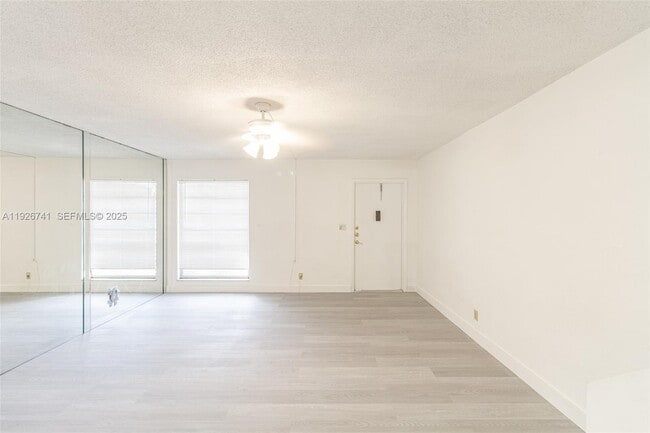 Building Photo - 5209 SW 40th Ave