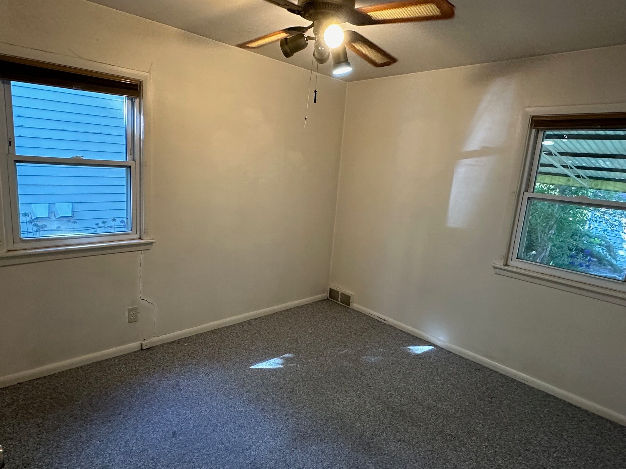 Building Photo - 2302 Willow Creek Dr