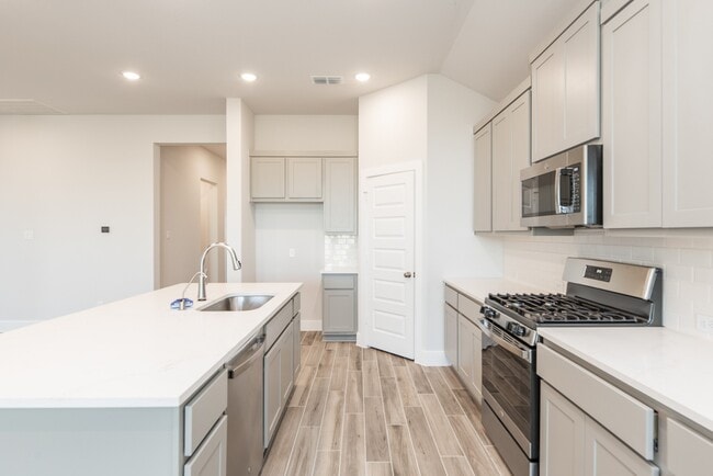 Building Photo - 26319 Camden Cyn Ave