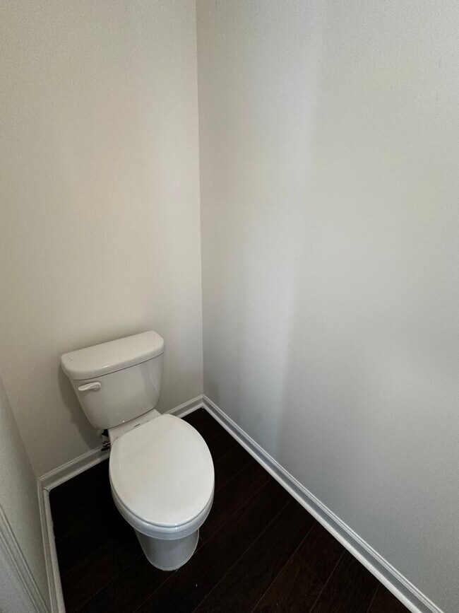 Building Photo - E. Morristown - 3 bed/2.5 bath home with g...