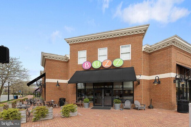 Building Photo - 1804 W Abingdon Dr