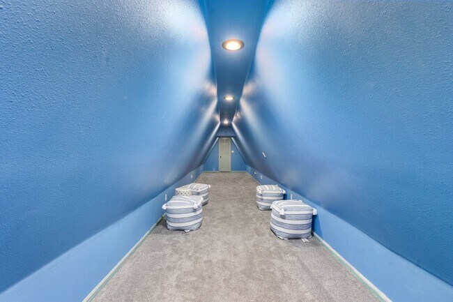 Building Photo - 9 E Del Rio Dr