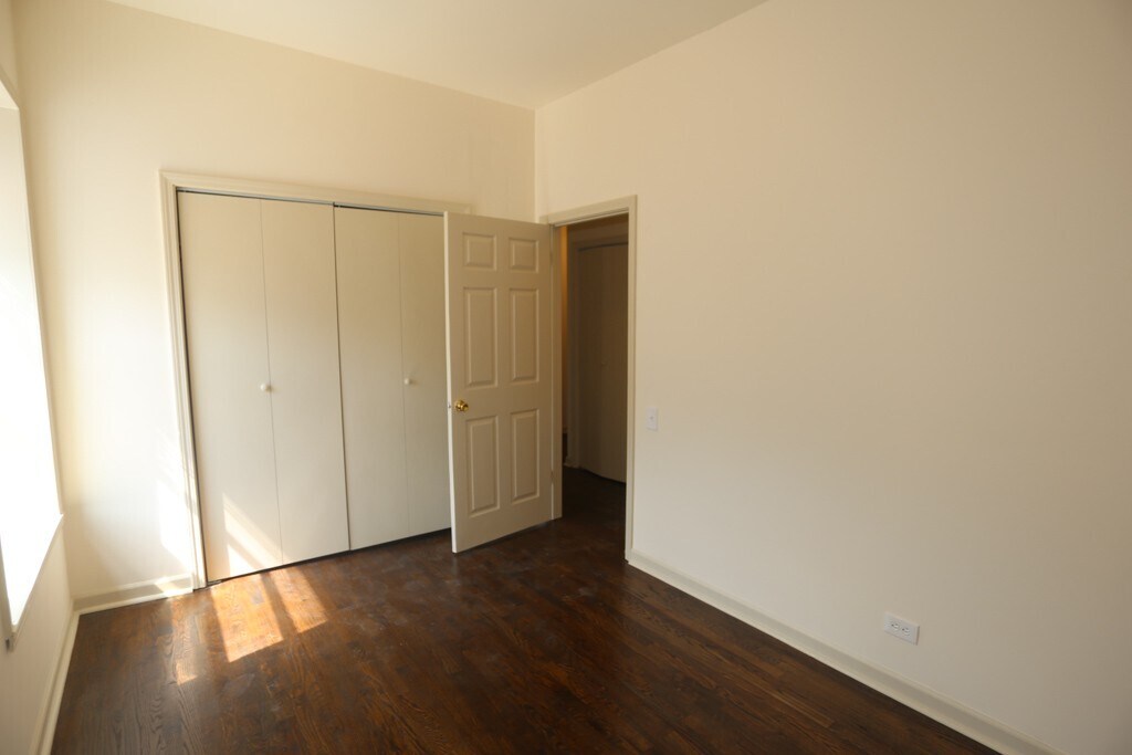 Building Photo - 1315 W Leland Ave