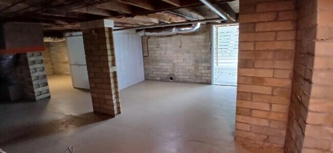 Building Photo - 923 NE 2nd St