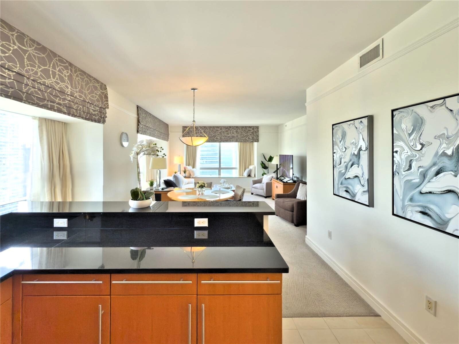 Building Photo - 1435 Brickell Ave