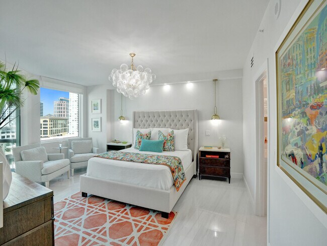 Building Photo - 411 N New River Dr E