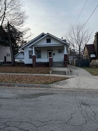Building Photo - 132 N Chicago Ave