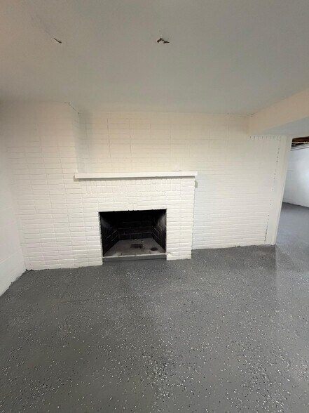 Building Photo - 3810 Lincoln Ave