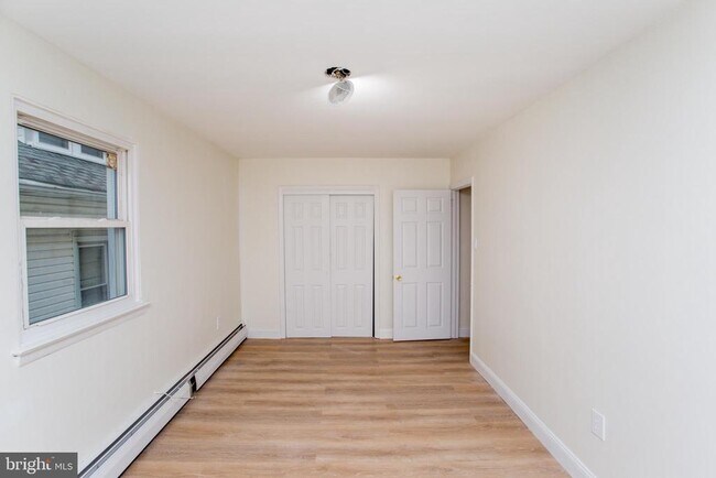 Building Photo - 857 Street Rd