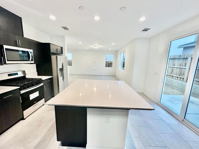 Building Photo - BRAND NEW 3/2.5 Lennar In Riverstone Community