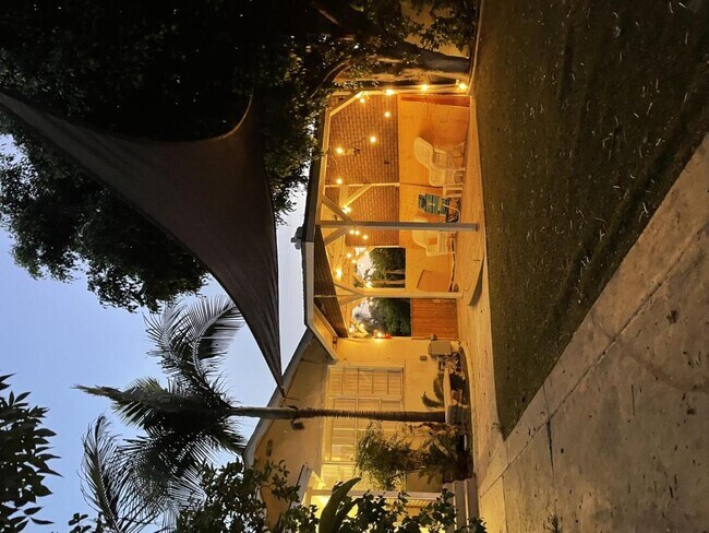 Building Photo - 4037 1/2 National Ave, Upstairs, San Diego, CA 92113