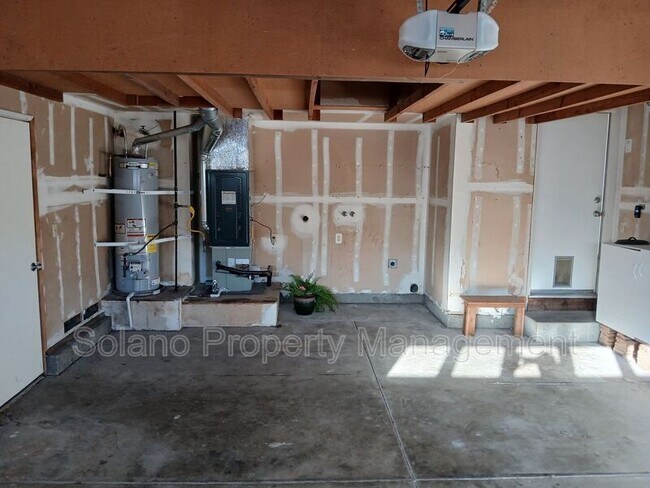 Building Photo - 318 Ridgecrest Cir