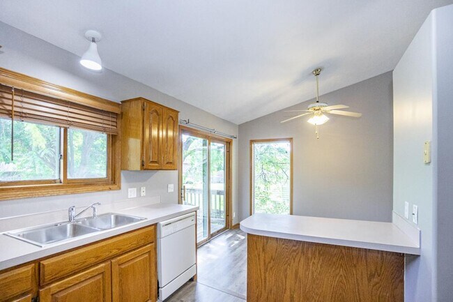 Building Photo - 15355 Papio St