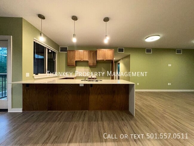 Building Photo - 3223 Kavanaugh Blvd