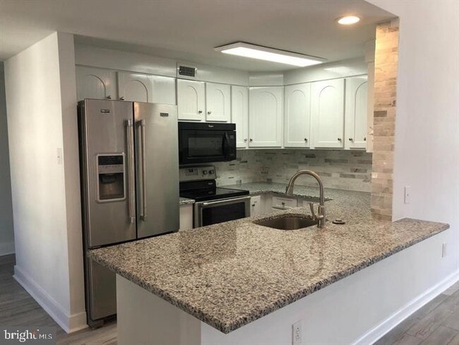 Building Photo - 75 S Main St