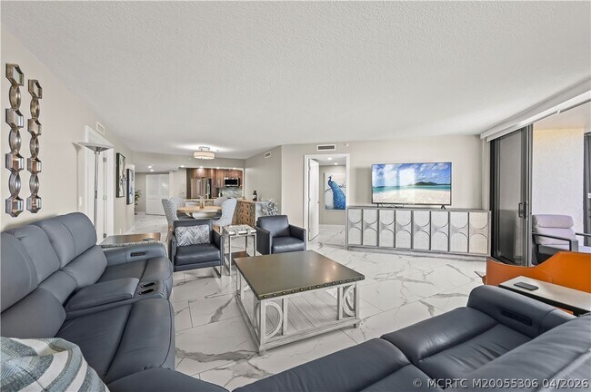 Building Photo - 9650 S Ocean Dr