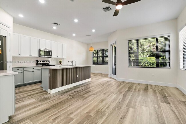 Building Photo - 115 SW 127th Terrace