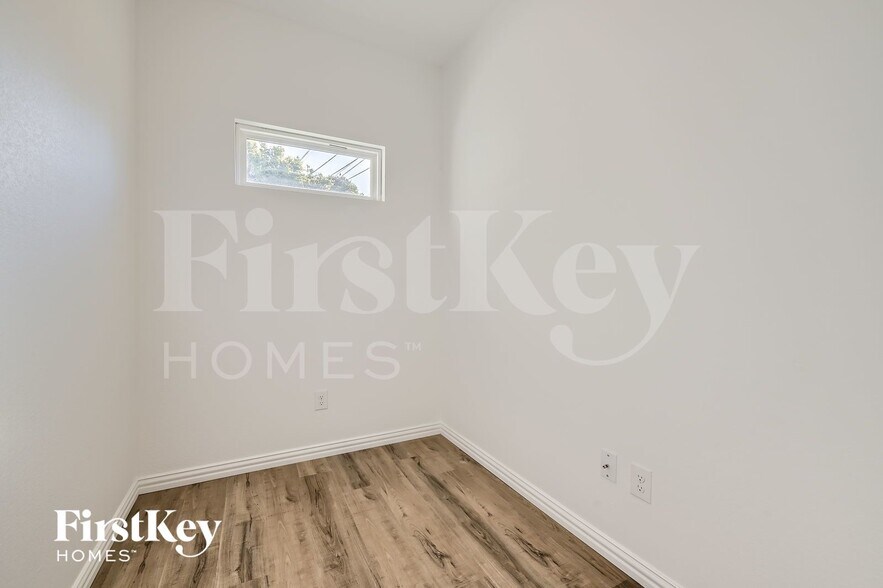 Building Photo - 7384 Parkside Pl Dr