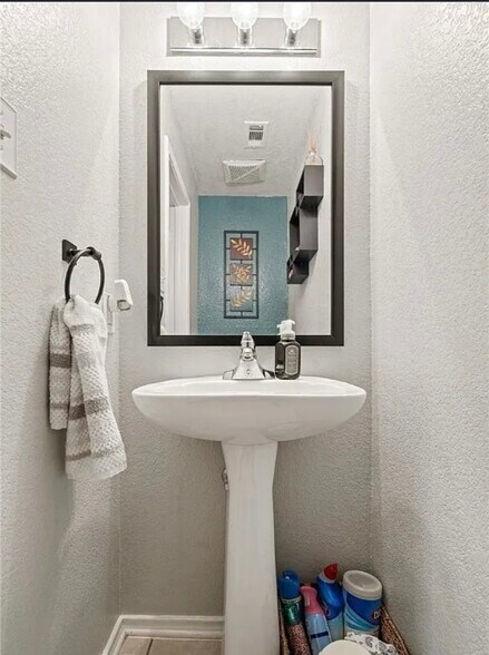 Building Photo - 2001 Schorn Dr