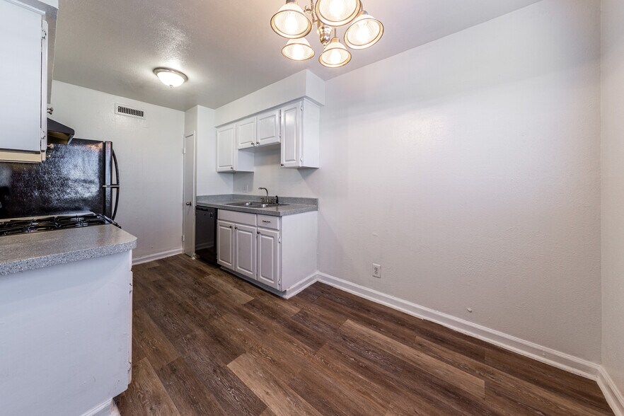 Cottages at Terrell Hills 2447 Harry Wurzbach Hwy San Antonio TX