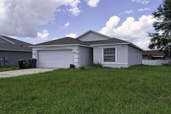 Building Photo - Spacious 4bd home available Now!