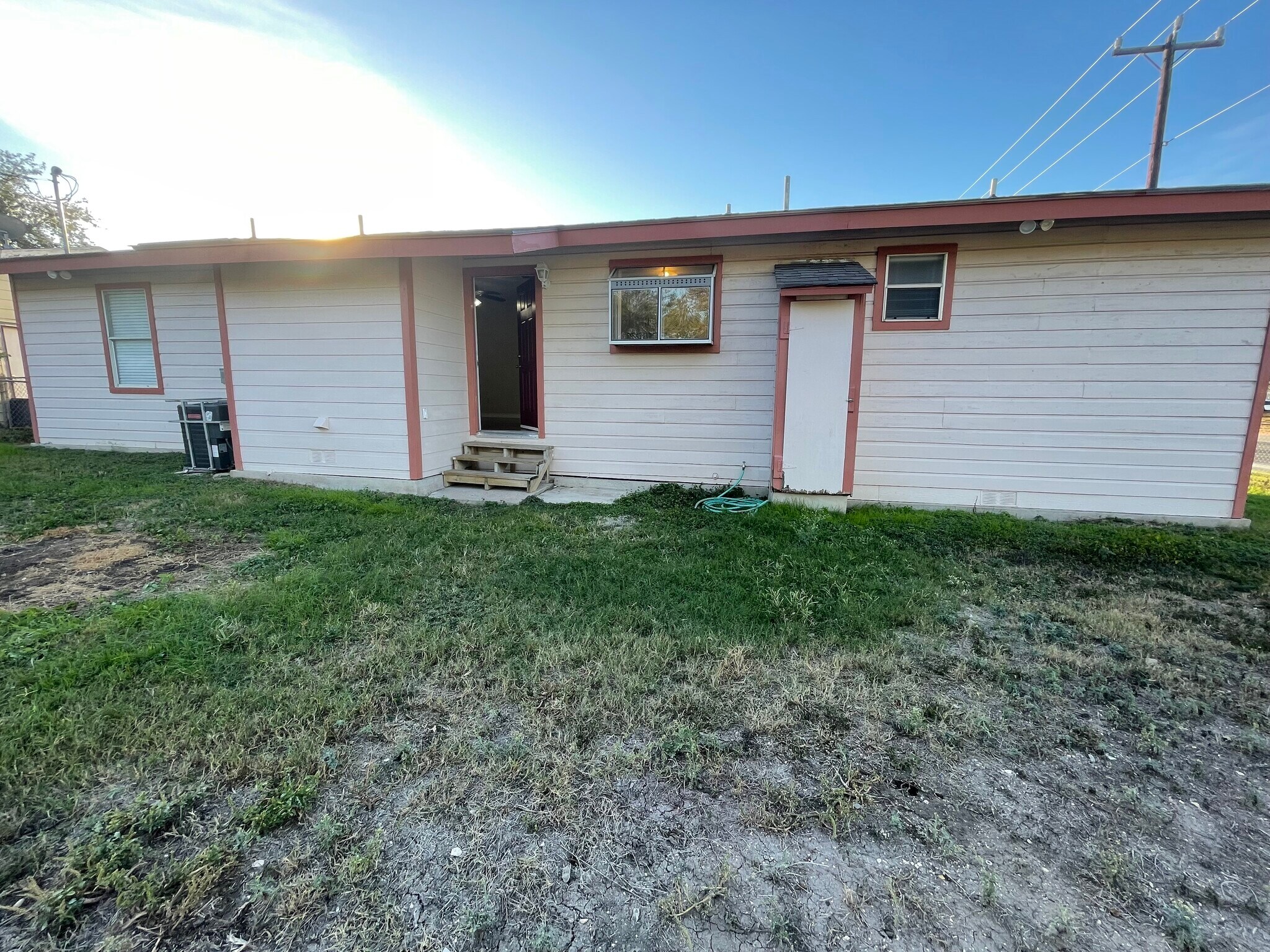 back of the house - 322 Saint Louis Ave