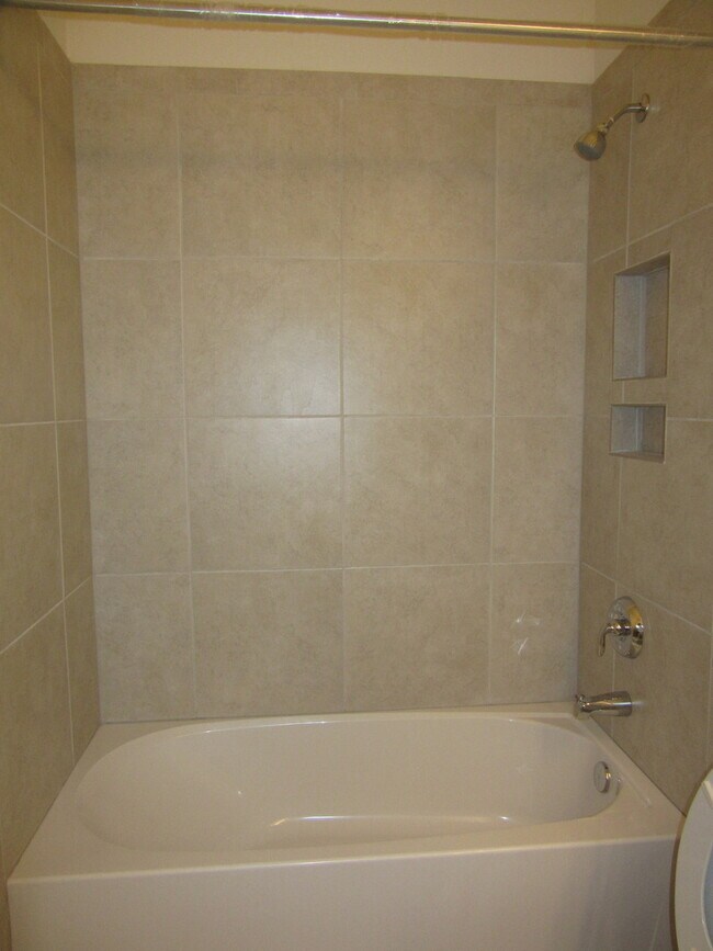 Building Photo - Beautiful 4B/3B plus office single family ...