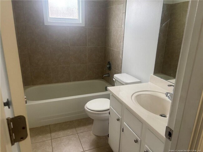 Building Photo - 214 Crabapple Cir