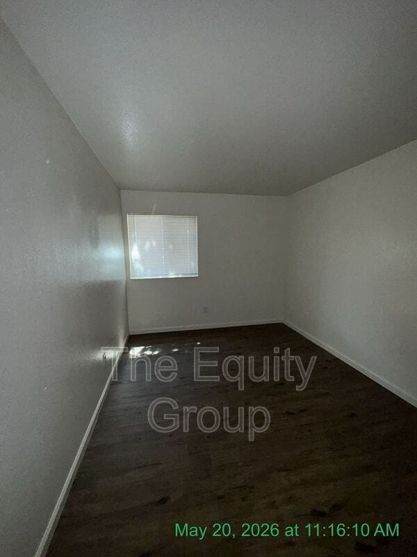 Building Photo - 1326 W Elowin Ave