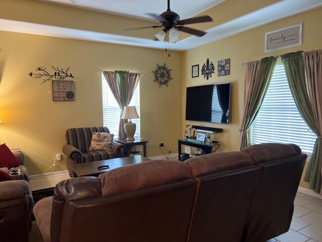 Building Photo - 201 Patrice Cir