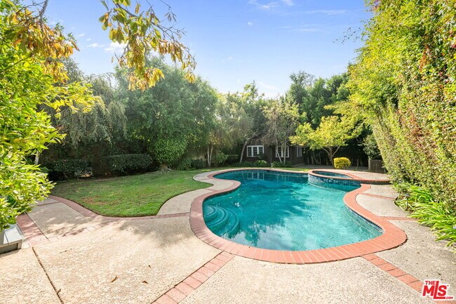 Building Photo - 139 S Anita Ave